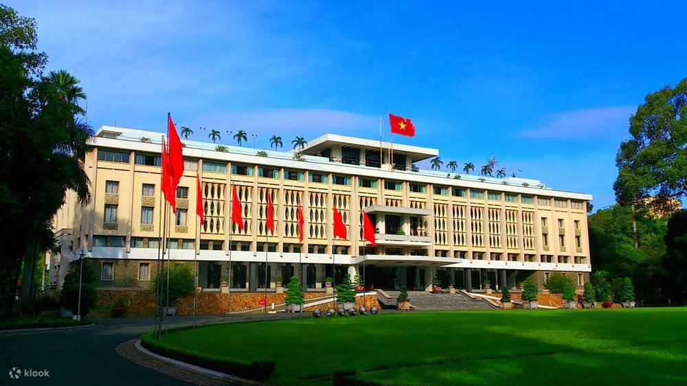 Sáng: Ngược Dòng Thời Gian Tại Dinh Độc Lập Và Công Viên 30/4