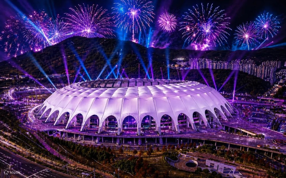 Ngày 2: Concert Day - Sống Trong Không Khí ARMY Tại Sân Asiad