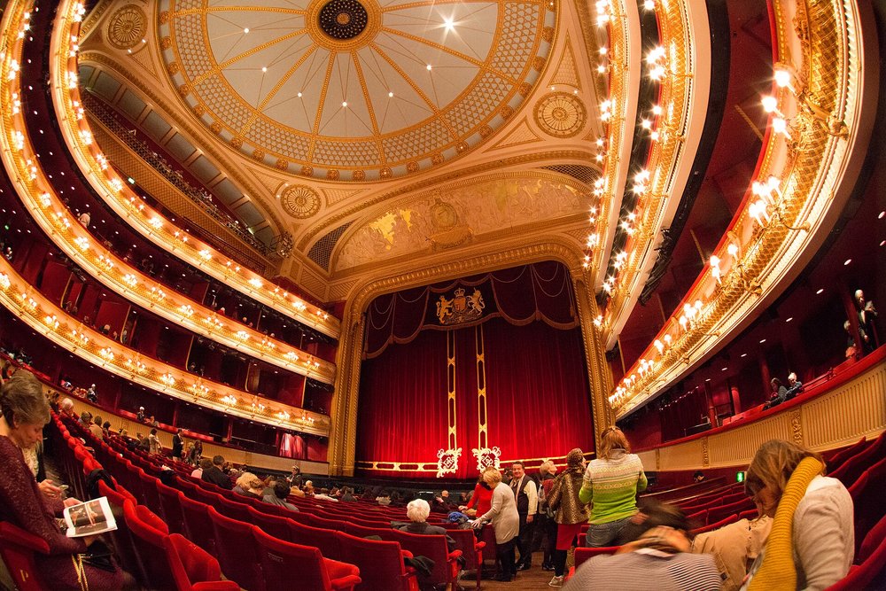 Inside the Royal Ballet and Opera in London | Photo from Norio NAKAYAMA on Wikimedia