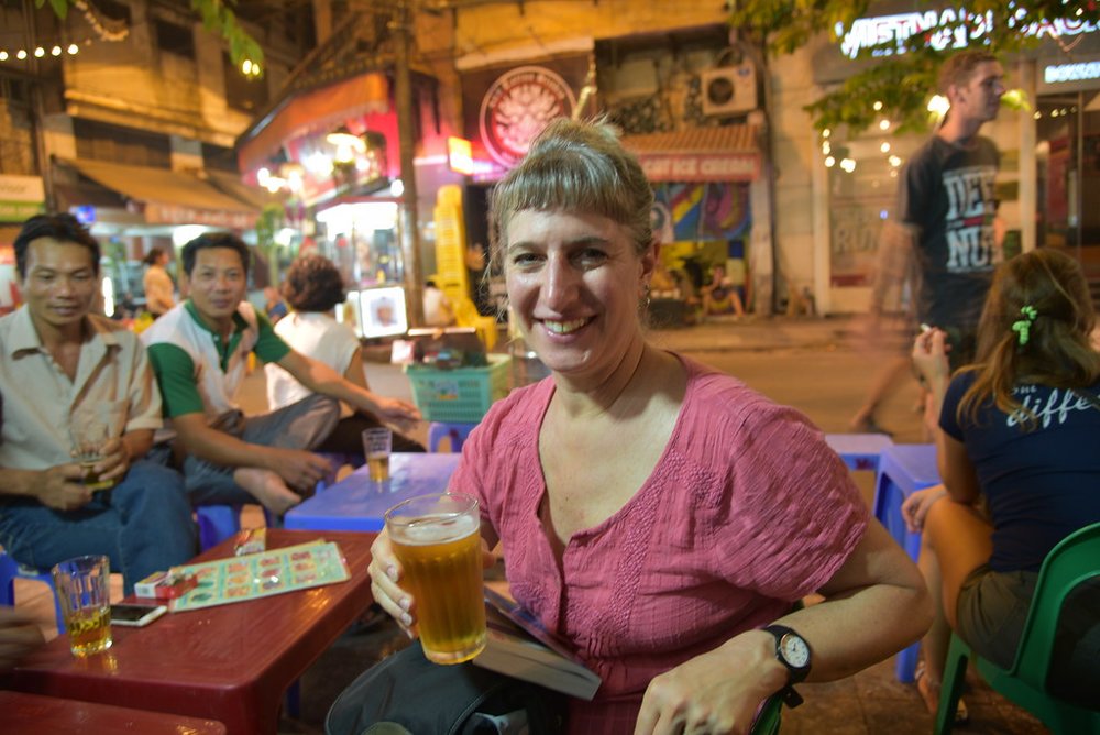 Having a Bia Hoi in Hanoi’s Old Quarter | Photo Credit: Wikimedia Commons