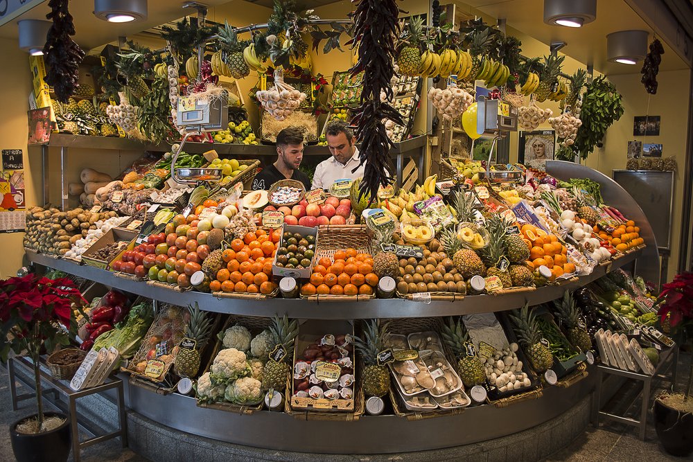 Fruit stall in Mercado de la Encarnación | Photo Credit: Wikimedia Commons