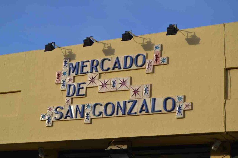 Mercado de San Gonzalo sign | Photo Credit: Wikimedia Commons
