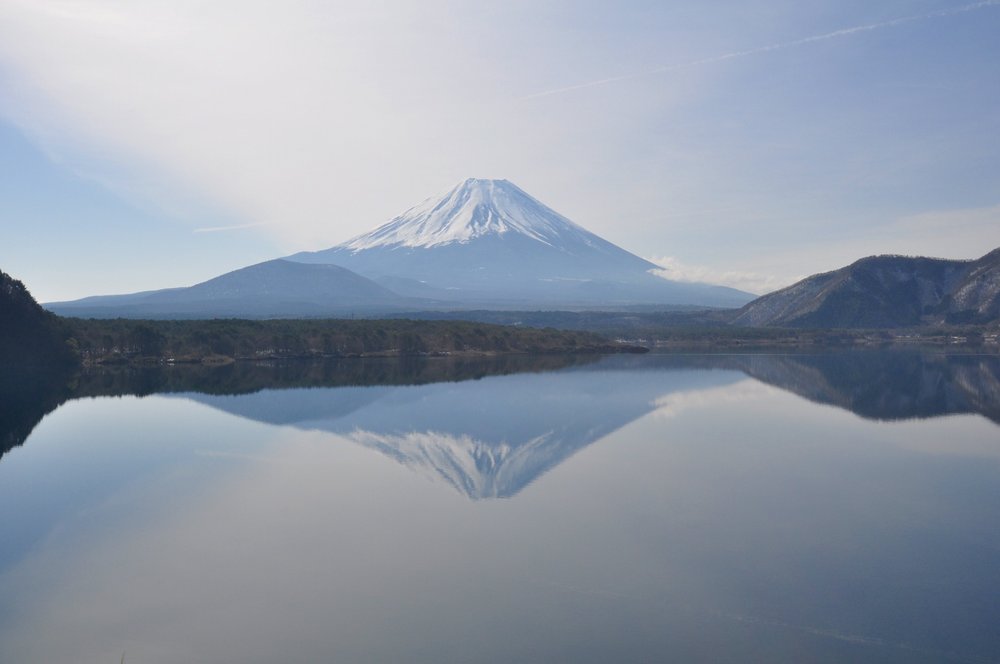 Mount Fuji seen from Lake Motosu | Photo from Captain76 on Wikimedia