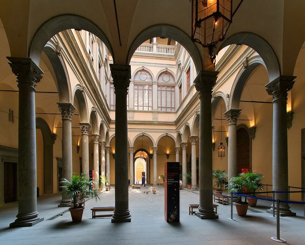 Palazzo Strozzi’s courtyard | Photo Credits: giovanni sighele on Wikimedia