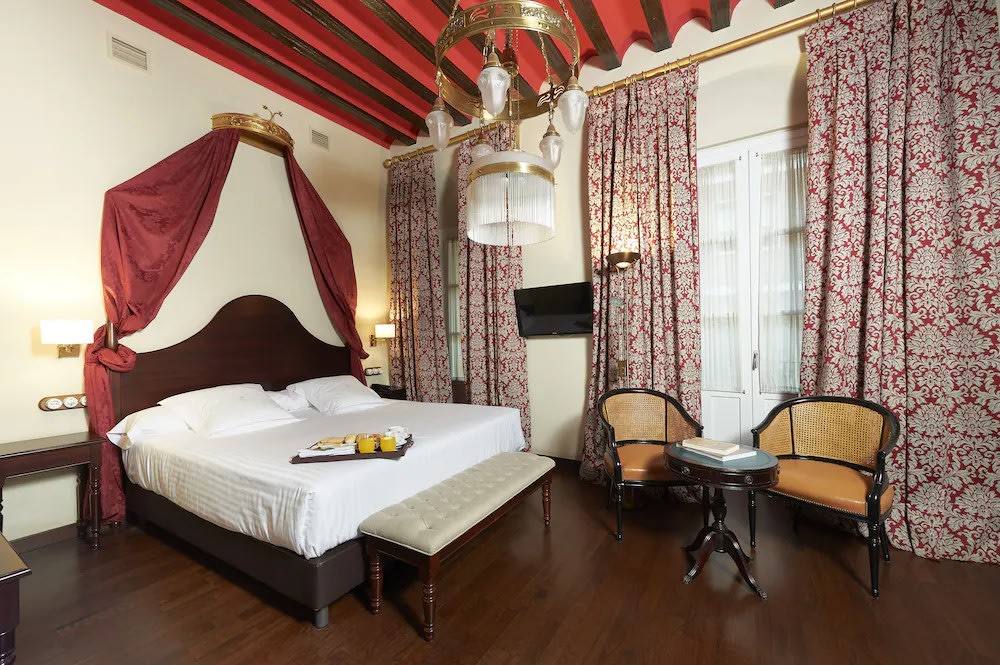 A classic hotel room in Hotel Las Casas de El Arenal by Casas y Palacios