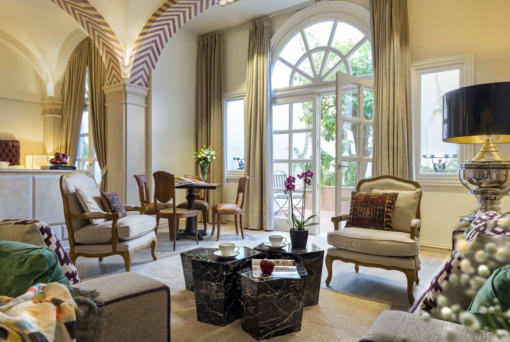 A spacious room with balcony in Casa de Triana Luxury Suites