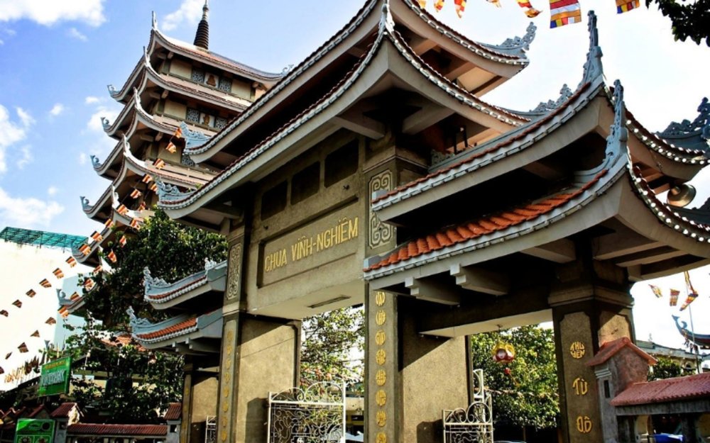 Những Hoạt Động Không Thể Bỏ Qua Tại Chùa Vĩnh Nghiêm