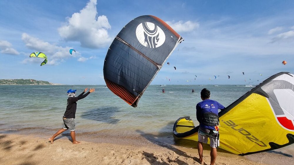 Thử Cảm Giác Lướt Ván Diều Trên Biển Mỹ Khê