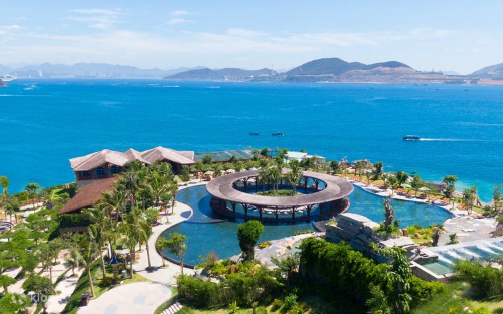 Check-in Hồ Bơi Vô Cực Nối Liền Mặt Biển