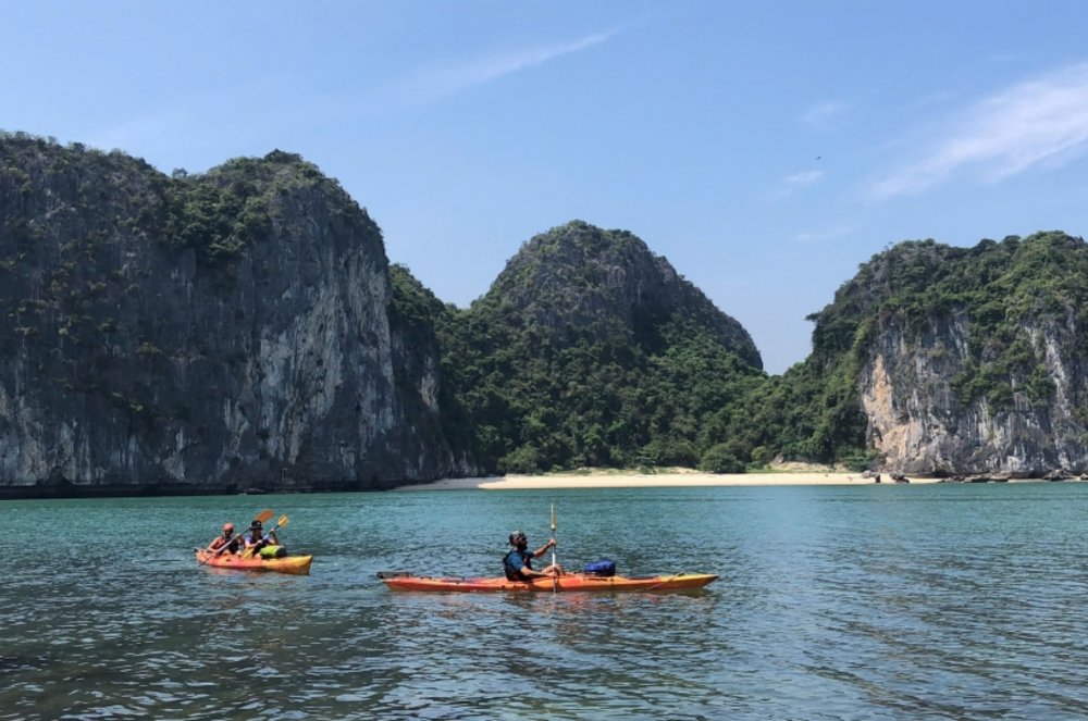 Vịnh Lan Hạ, Cát Bà - “Chill Level Max” Giữa Làn Nước Xanh