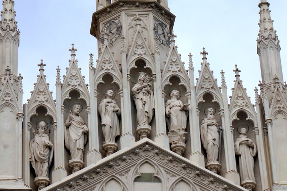 Sculpture outside the Church of the Sacred Heart of Suffrage