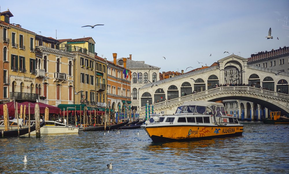 Ponte di Rialto | Photo Credits: Magda Ehlers on Pexels