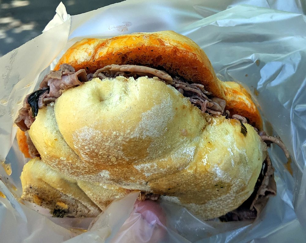 A lampredotto sandwich | Photo by William Held on Wikimedia