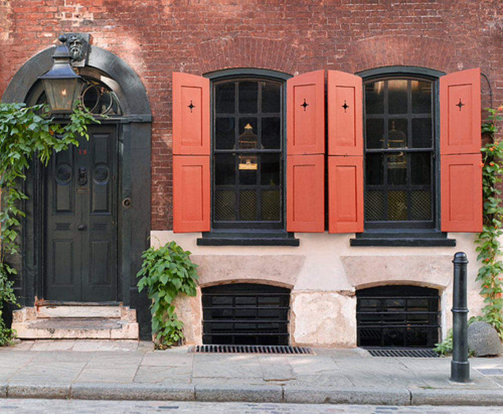 Facade of Dennis Severs' House | Photo by Alanwill on Wikimedia