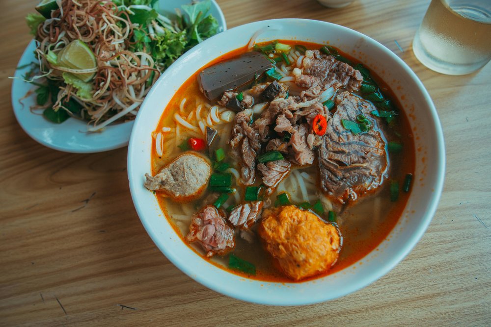 A bowl of bun bo hue (spicy beef and pork noodle soup) | Photo by FOX ^.ᆽ.^= ∫ on Pexels
