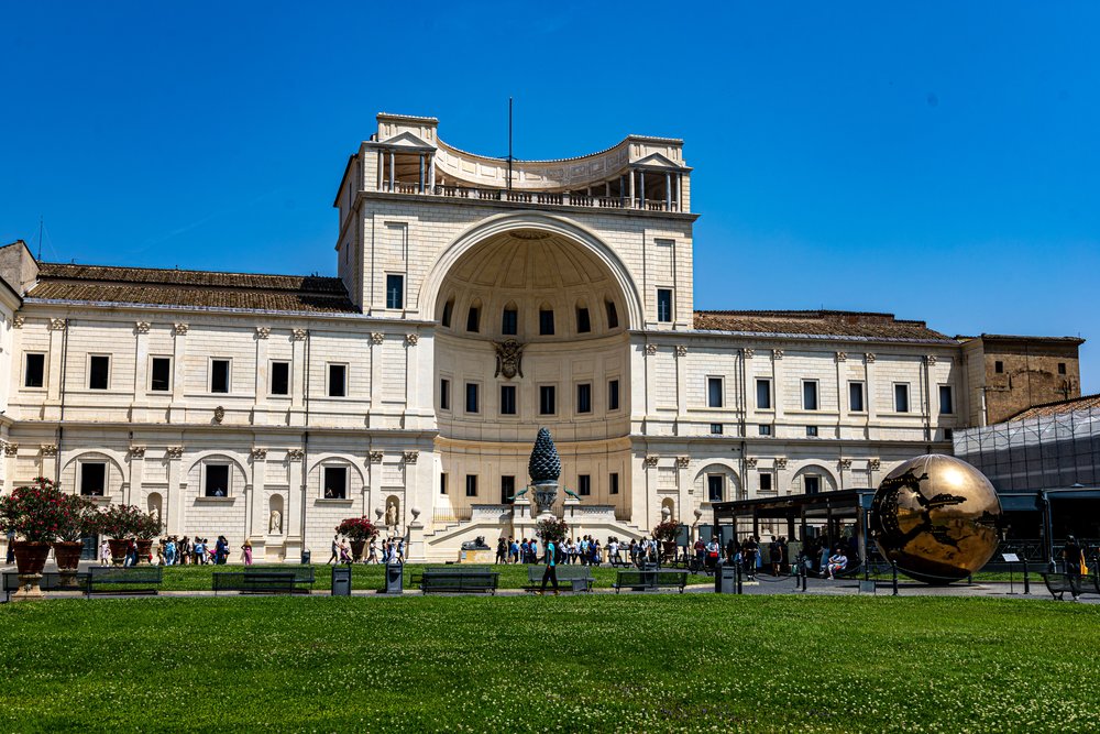Vatican Museum courtyard | Photo Credits: Regan Dsouza on Pexels