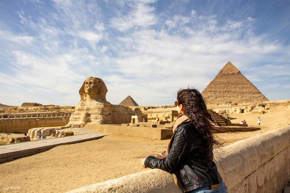 Góc Check-In Bên Cạnh Tượng Nhân Sư Sphinx Cổ Kính