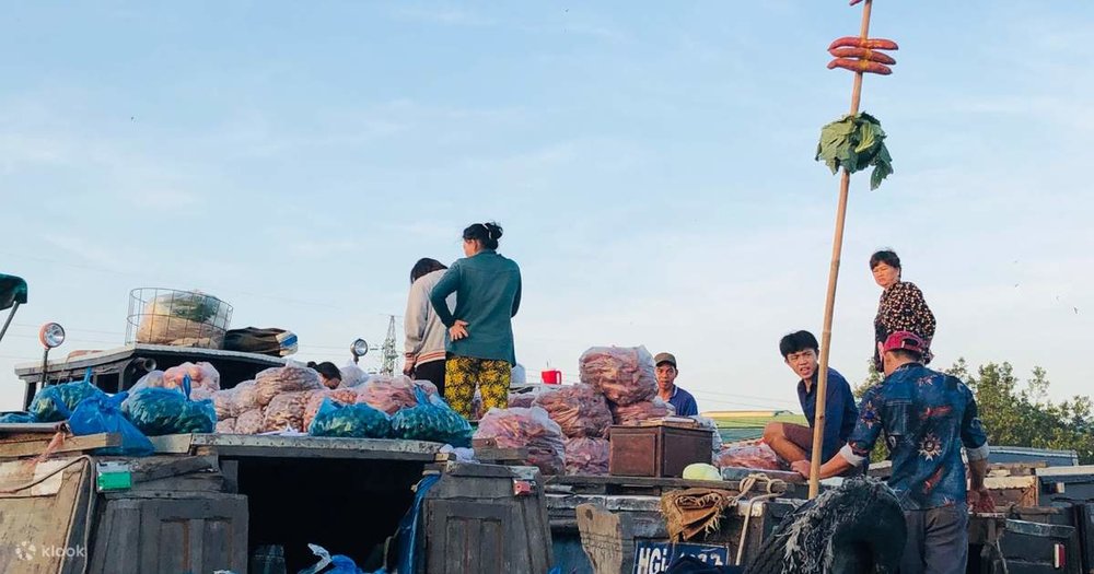 Khám Phá Chợ Nổi Cái Răng Giữa Mênh Mông Sóng Nước