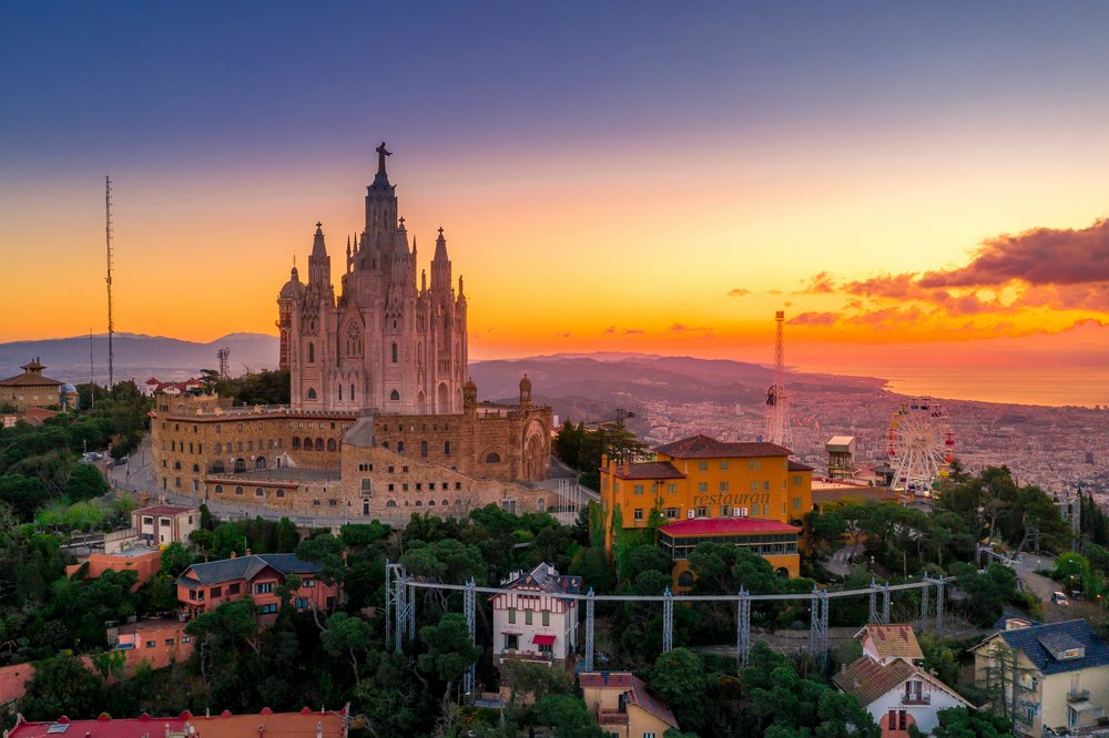 Sagrada Familia at sunset in Barcelona | Photo Credit: Ken Cheung on Unsplash