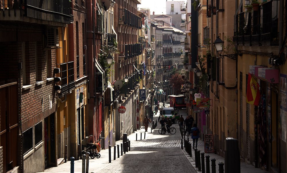 Cobblestone streets in Lavapiés | Photo Credit: Wikimedia Commons