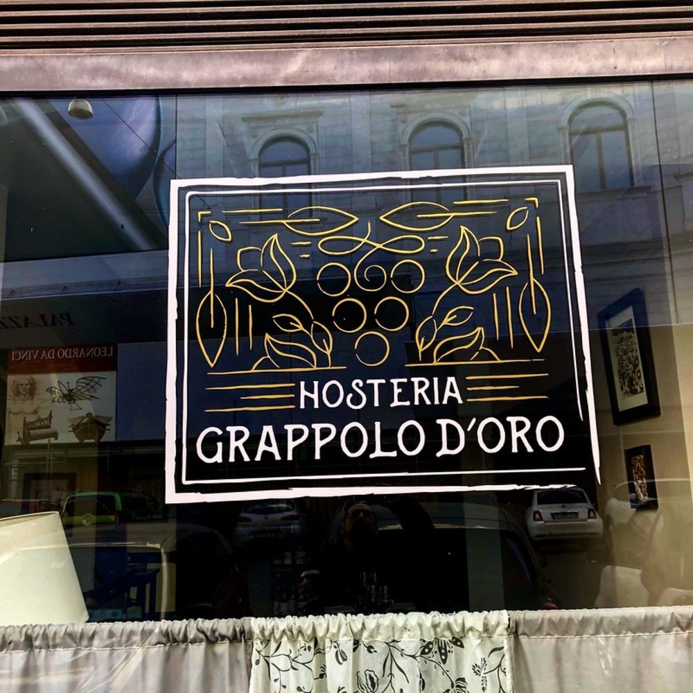Signage outside the Hosteria Grappolo d'oro