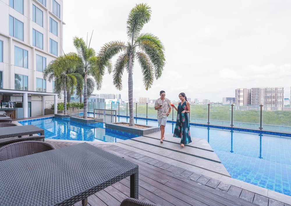 Kingsford Hotel Manila Pool