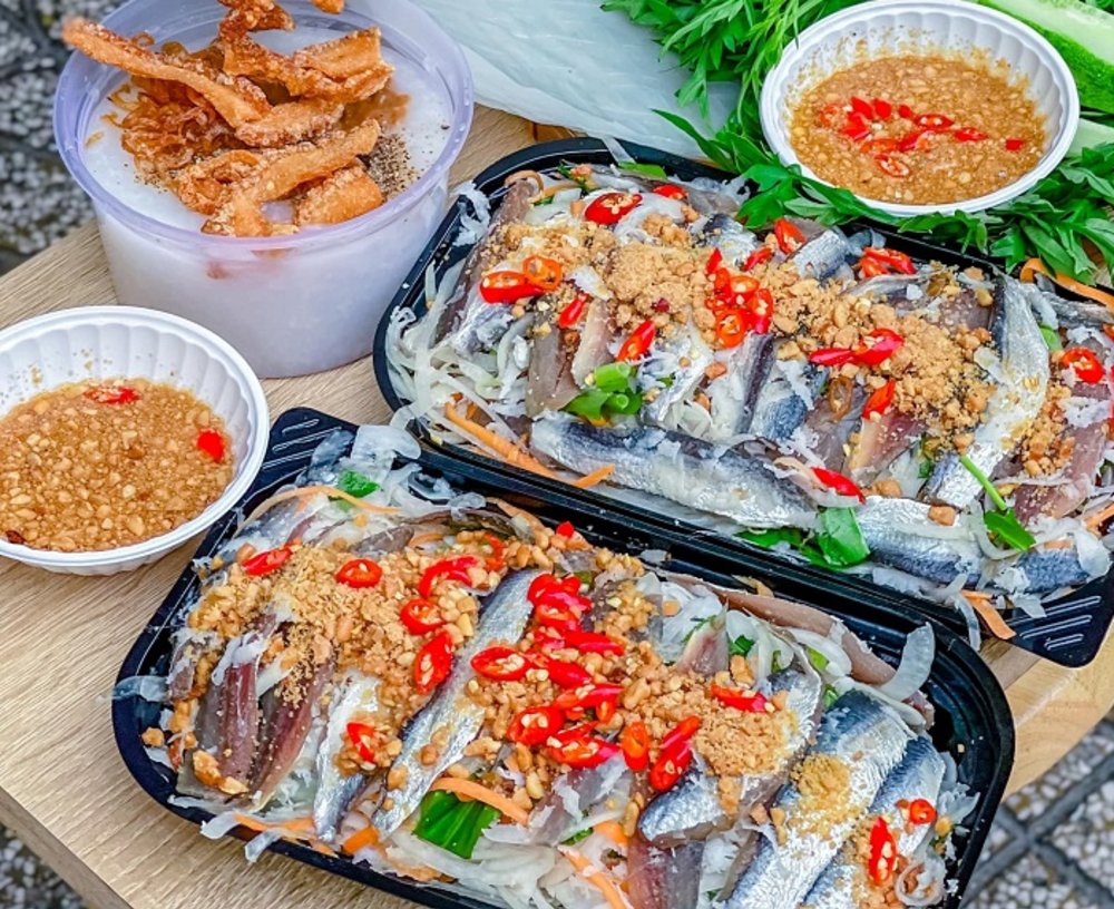 Trưa: Thưởng Thức Đặc Sản Tại Bãi Sao