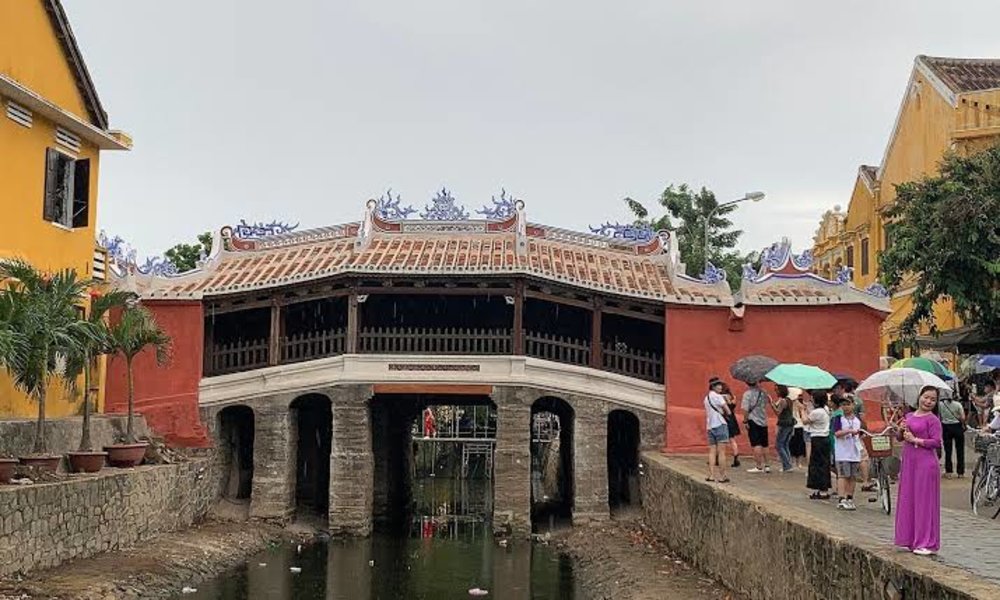 Các Địa Điểm Ăn Uống & Cà Phê Gần Chùa Cầu