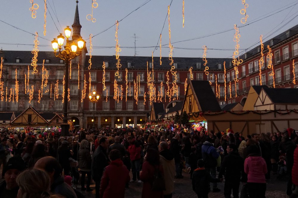 The Christmas market in Plaza Mayor | Photo by Barcex on Wikimedia