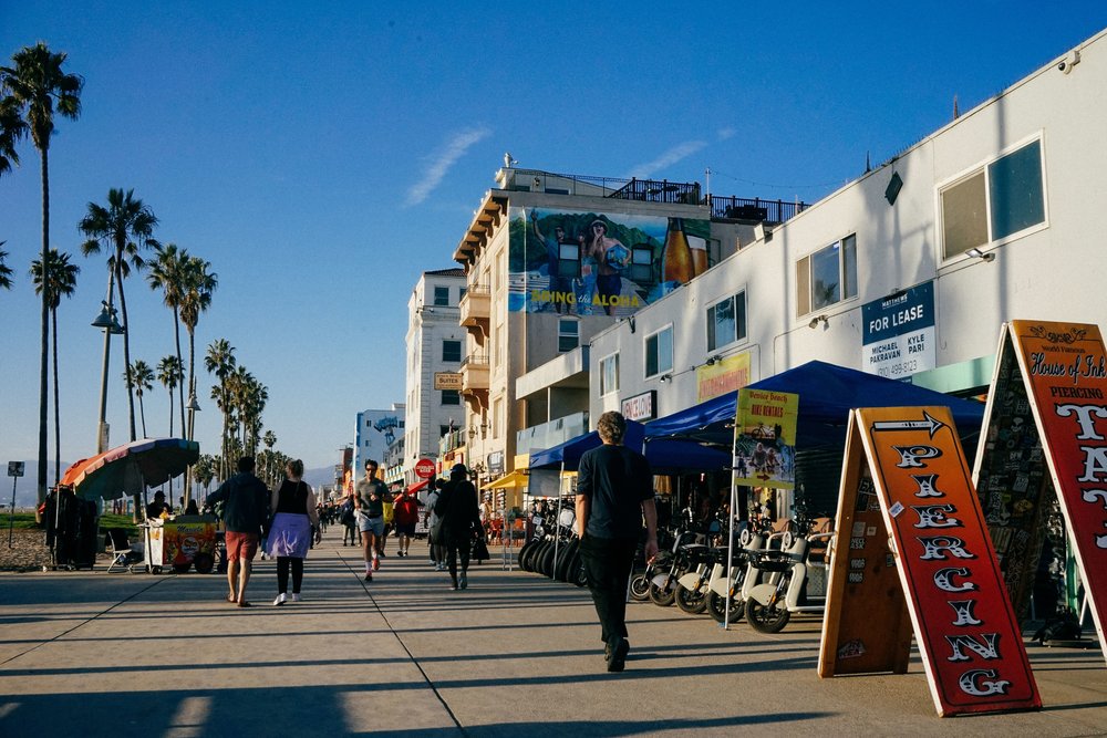 Venice beach boardwalk | Photo Credits: Darya Sannikova on Pexels