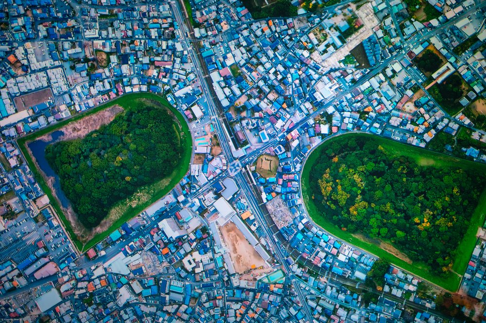  The Tomb of  Emperor Nintoku, the largest ancient burial mounds in the world