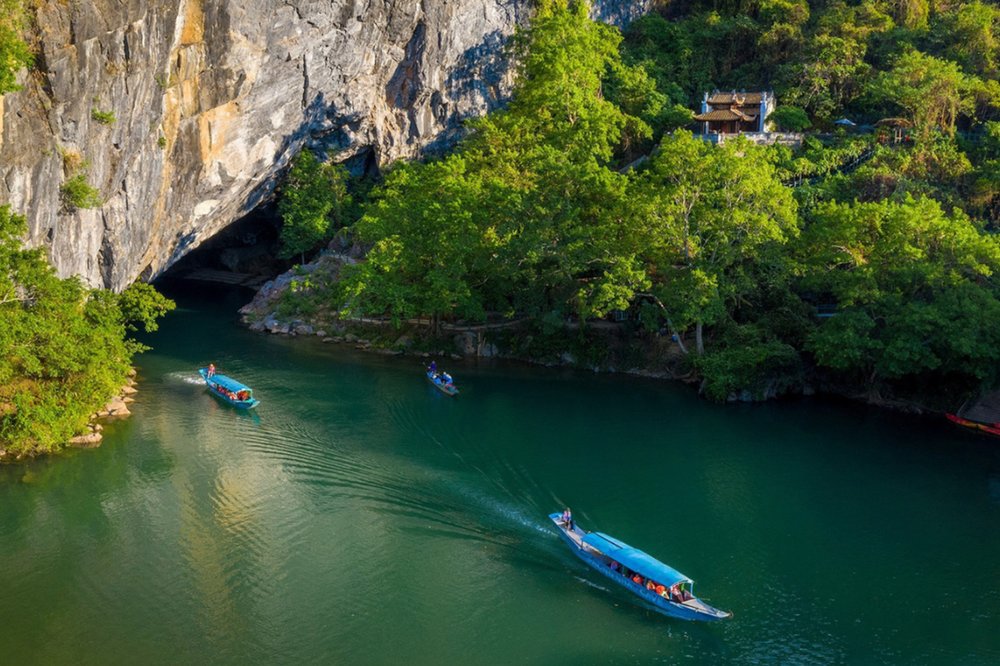 Entering Paradise Cave in Phong Nha-Ke Bang National Park