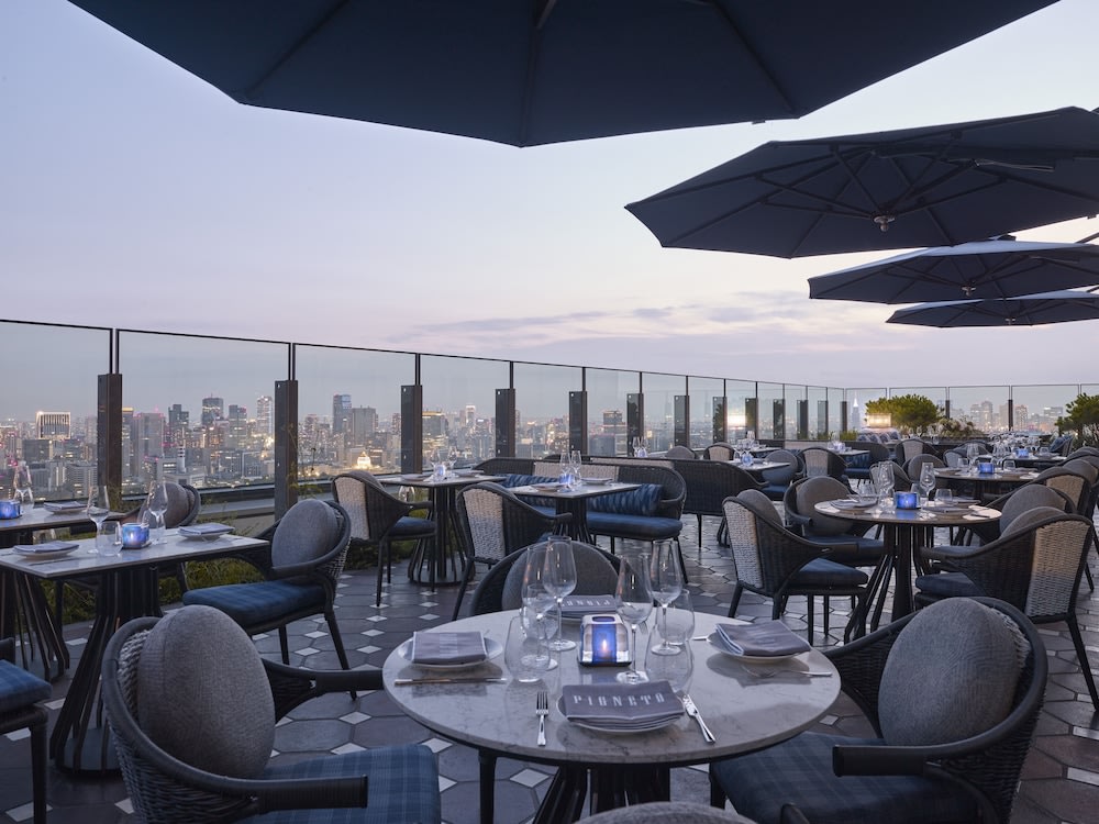 Rooftop bar at Four Seasons Hotel Tokyo Otemachi