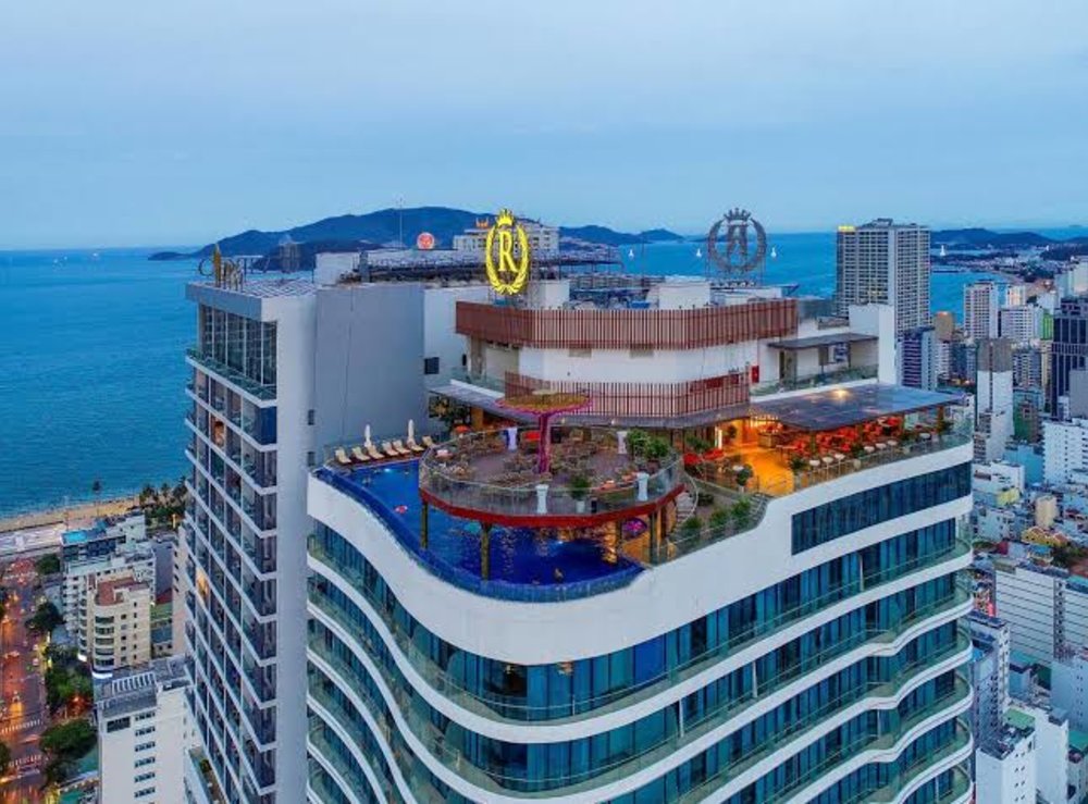 Khách Sạn Regalia Gold - Hồ Bơi Vô Cực Tầng 40 Với Toàn Cảnh Nha Trang