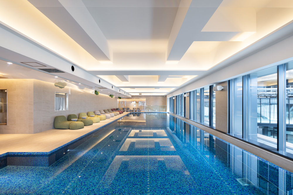 Infinity pool at Umekita Onsen Ren Wellbeing Park
