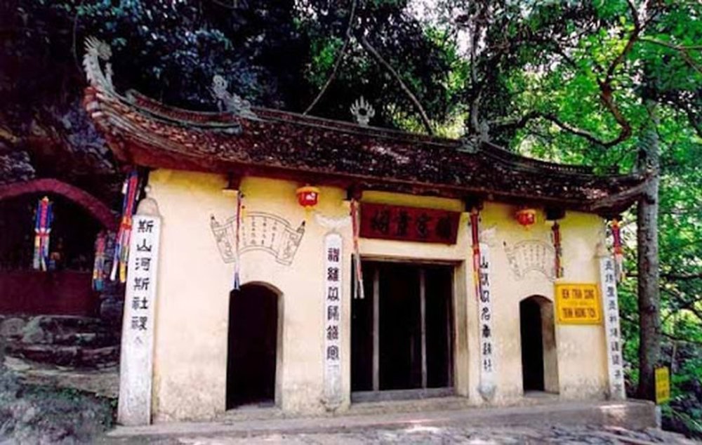 Đền Cửa Võng - Nơi Thờ Bà Chúa Thượng Ngàn