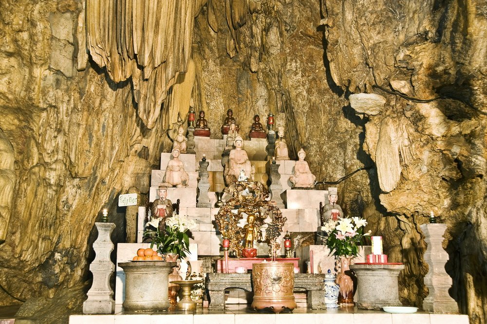 Chùa Tiên Sơn - Vẻ Đẹp Huyền Bí Trong Lòng Núi