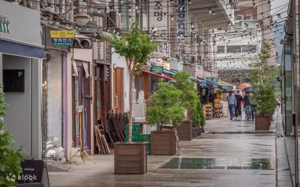 Euljiro: Mê Cung Neon Đưa Bạn Trở Về Thập Niên 90