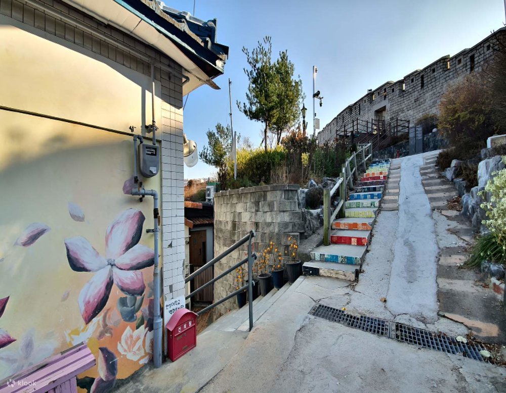 Ihwa Mural Village: Những Bậc Thang Nghệ Thuật Giữa Jongno