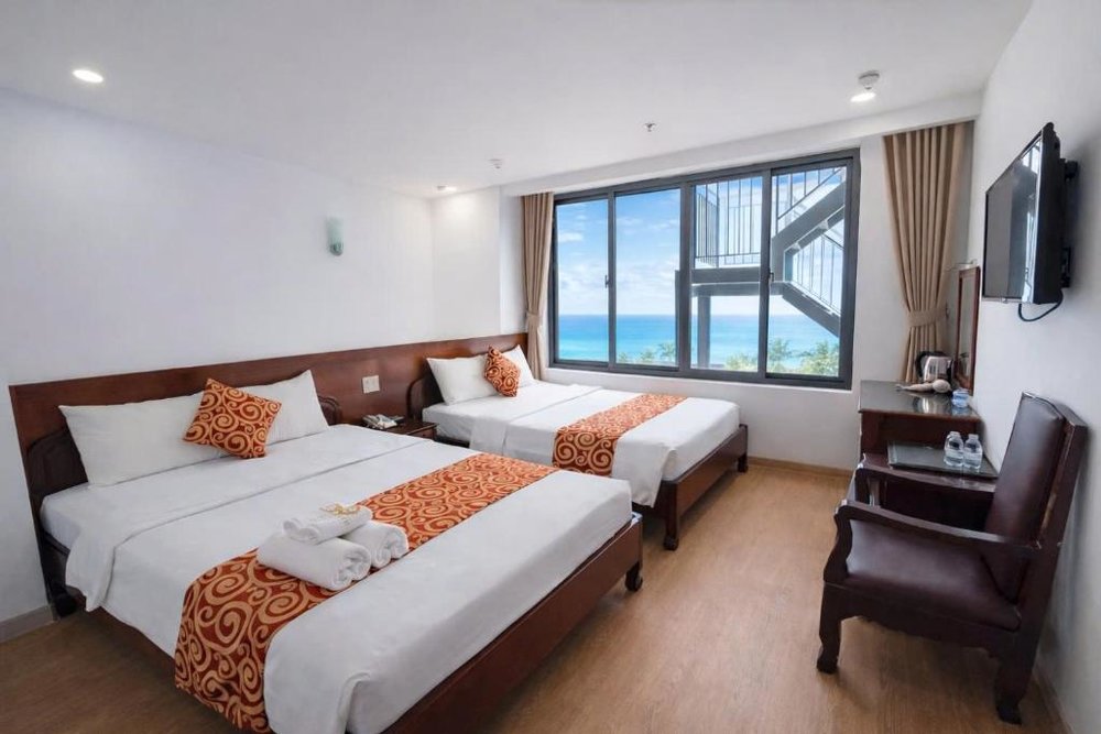 Le Soleil Hotel Nha Trang: Cửa Sổ Rộng Ngắm Biển Gần Chợ Đêm