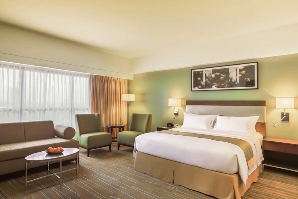 Holiday Inn Suites Makati