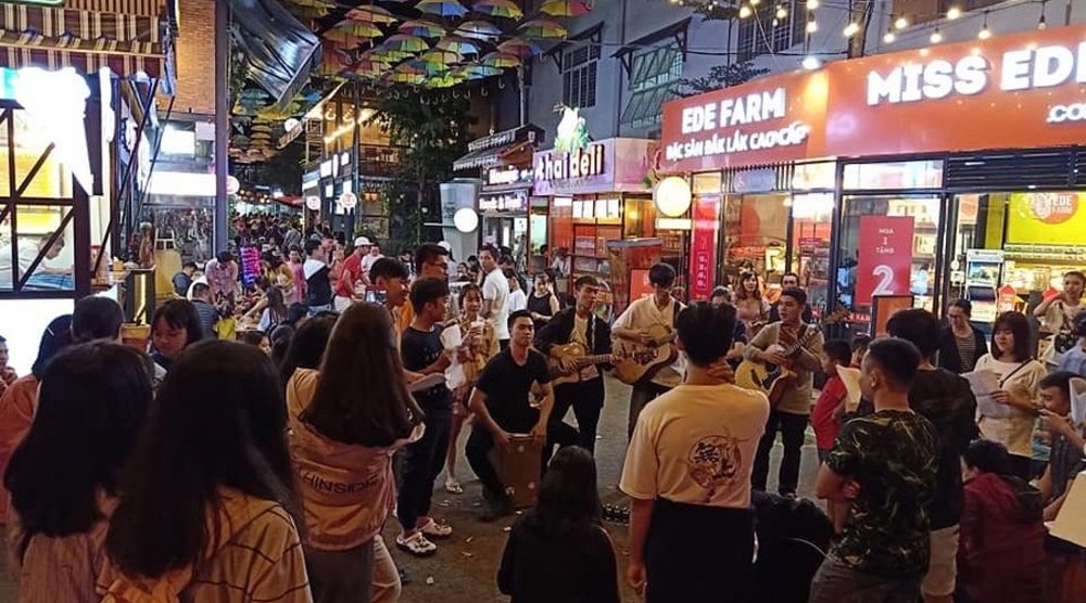 Đường Sách Cà Phê Buôn Ma Thuột - Góc Văn Hóa Đầy Màu Sắc