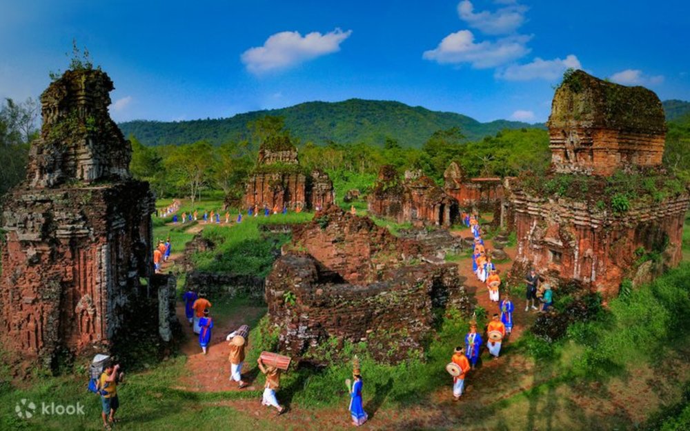 Nhóm Tháp B, C, D: Trái Tim Của Thánh Địa