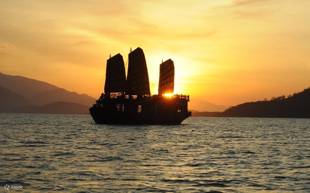  Du Thuyền Vịnh Nha Trang - Bữa Tiệc Sang Trọng Giữa Đại Dương