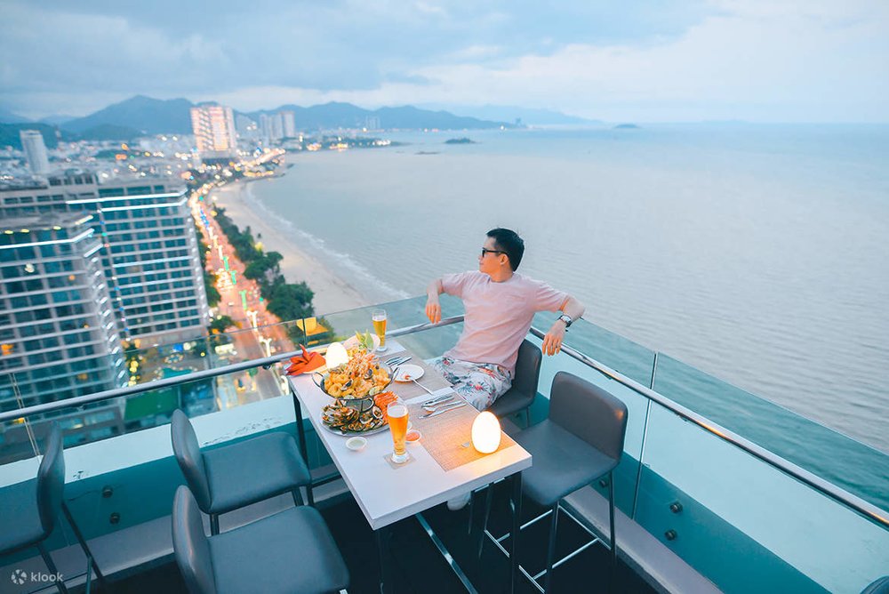  Altitude Rooftop Bar - Góc Chill Yên Bình Cho Những Cuộc Trò Chuyện