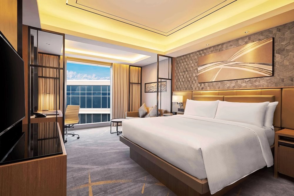 Hilton Manila King Bed with Pool View