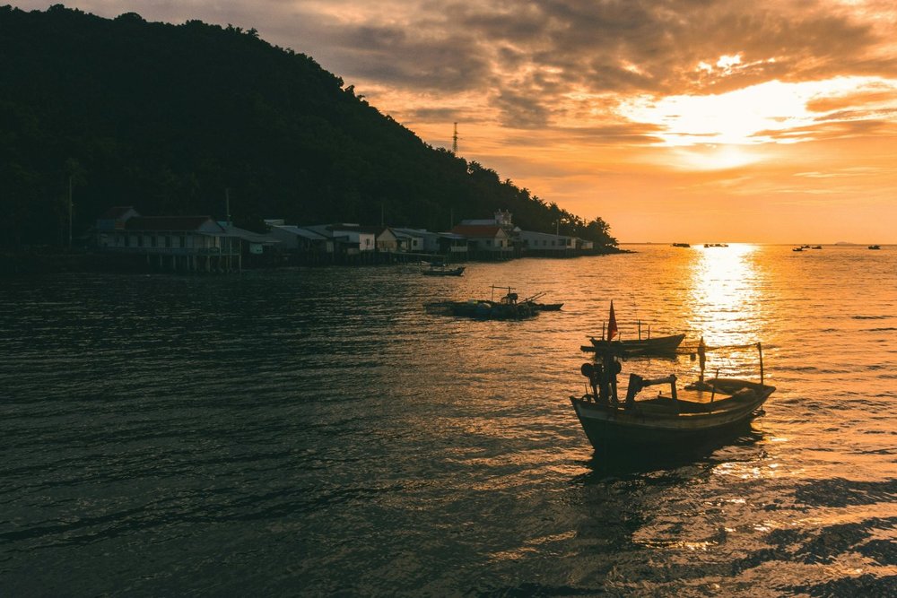 16:00 - 17:30: Tìm Một Góc Đá Riêng Tư Để Đọc Sách