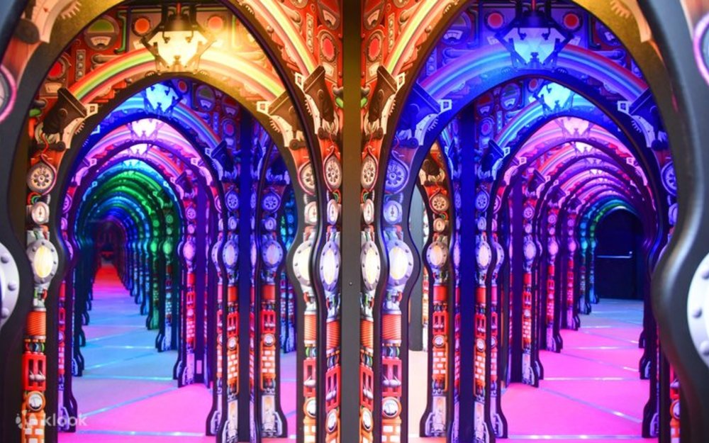  Professor Crackitt's Light Fantastic Mirror Maze - Lạc Giữa Mê Cung Phản Chiếu
