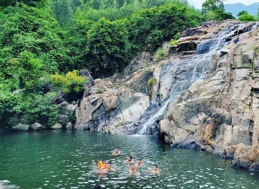 15h30: Check-in Cánh Đồng Lúa Hòa Trung Hoặc Suối Mơ