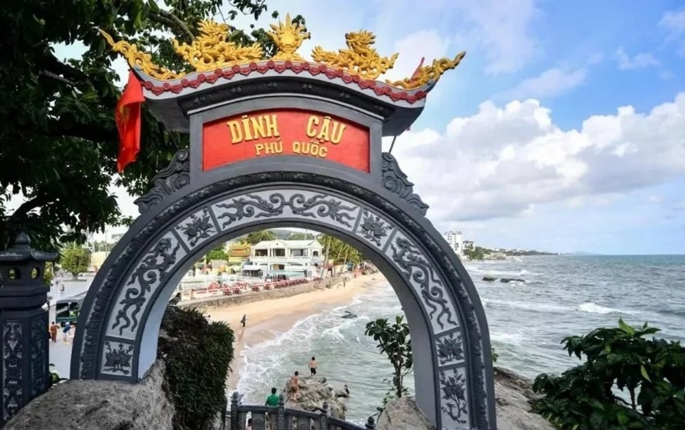 Dinh Cậu - Biểu Tượng Tâm Linh Giữa Ghềnh Đá Sóng Vỗ